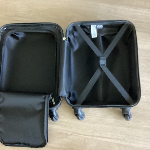 NEW Star Wars Storm Trooper Hard Sided BLACK AND WHITE Wheeled Luggage 18” kids - Picture 11 of 16